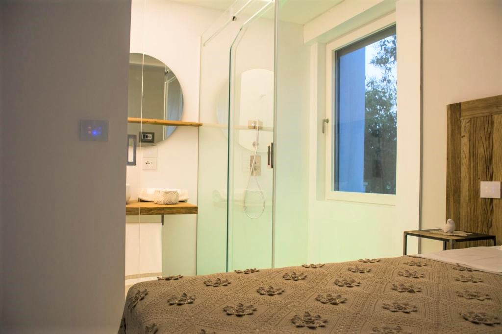 B&b Valentino luxury room Porto Cesareo letto matrimoniale doccia